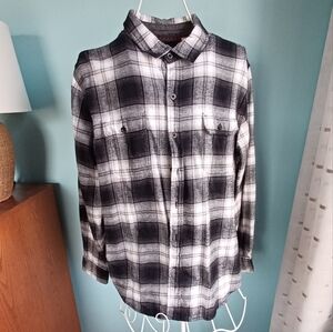 EUC Woolrich Black, Grey, & White Plaid 100% Cotton Flannel Shirt-Men's Size XL